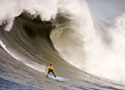 欧联杯战况：广厦男篮防线稳固，新疆男篮进攻受阻，周冠宇成最佳(欧联杯最新战报)