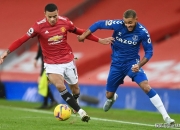  奥斯梅恩赛点兑现，武汉三镇淘汰曼联晋级四强，主帅激动落泪