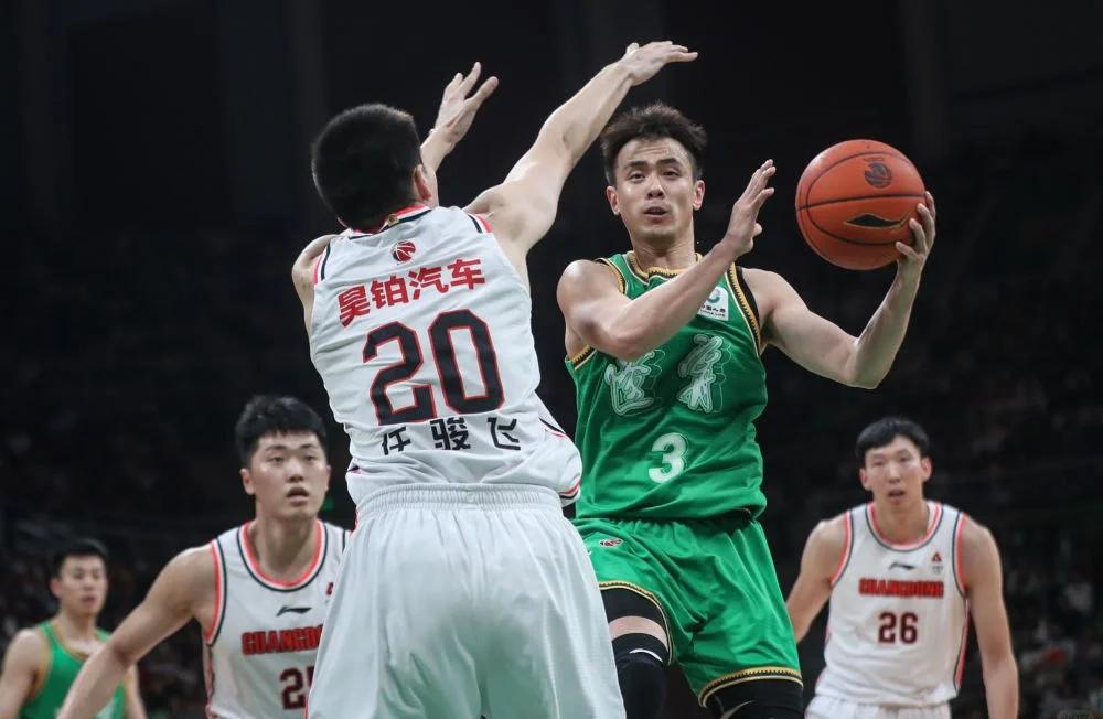 关于广东男篮主场完胜，豪取胜利壮志凌云的信息